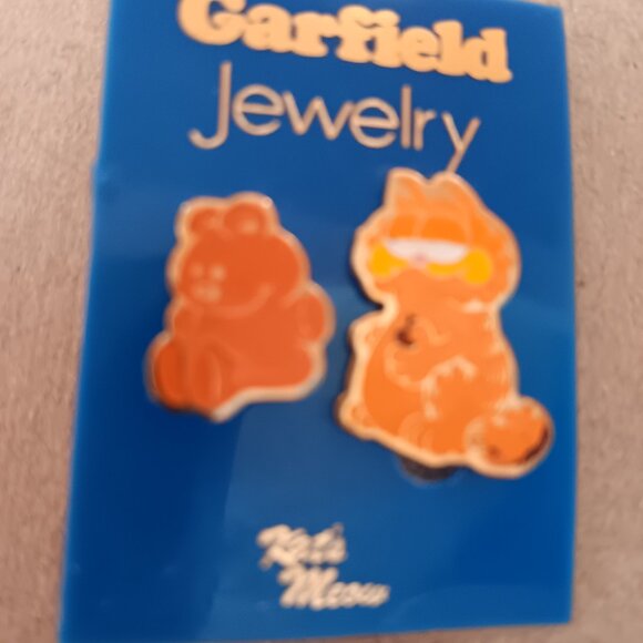 VINTAGE WOMEN'S GARFIELD KATS MEOW PINS NWT - Picture 2 of 4